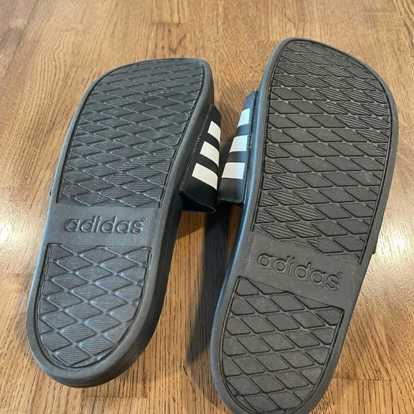 Adidas Adilette Comfort Slides NWOT - Picture 4 of 4
